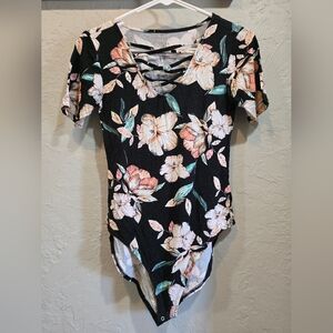 Decree Women's Black V-Neck Floral Lattice Front Bodysuit Size Small